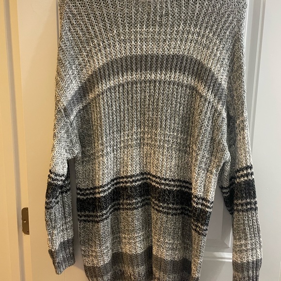 EUC American Eagle Striped Grey Sweater size Medium - Picture 4 of 4